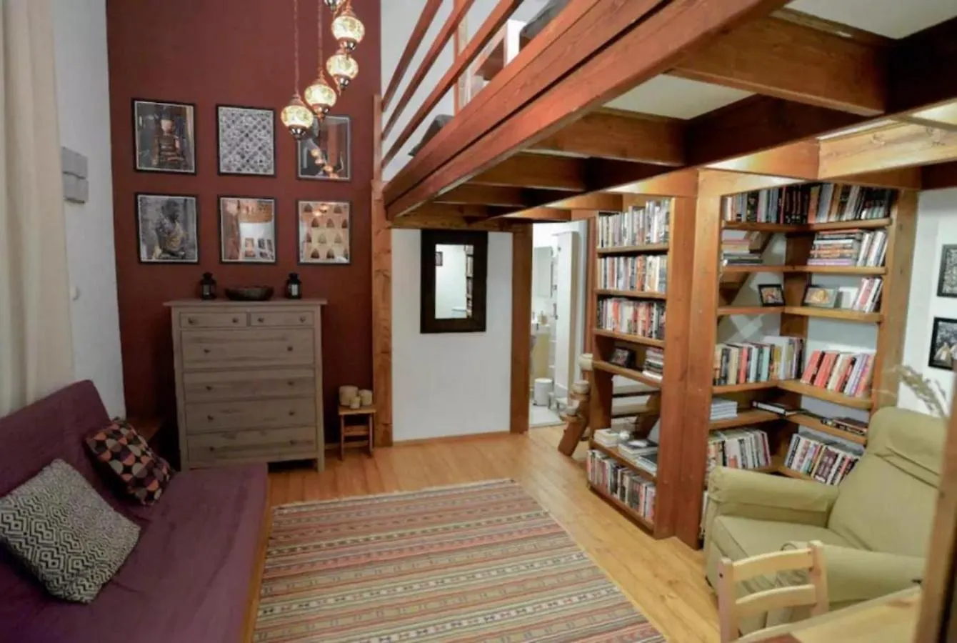 Apartment Secluded Mezzanine Studio Near Astoria Budapest